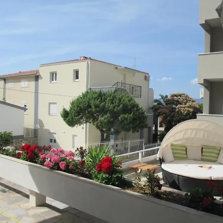 Apartment Haus Andre Omis